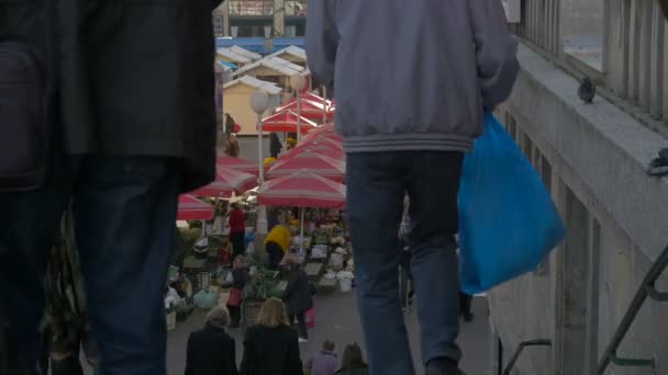 Lidé Trhu Dolac Záhřeb — Stock video
