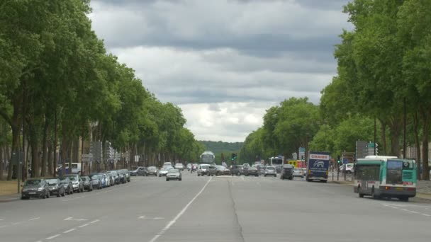 Verkeer Avenue Paris — Stockvideo