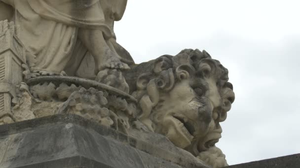 Крупный План Статуи Льва — стоковое видео