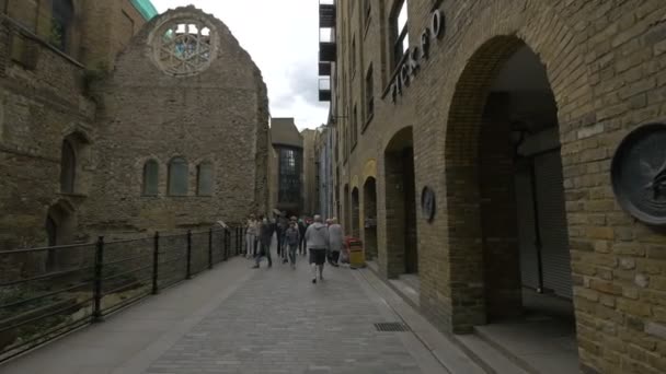 Τουρίστες Που Περπατούν Από Winchester Palace — Αρχείο Βίντεο