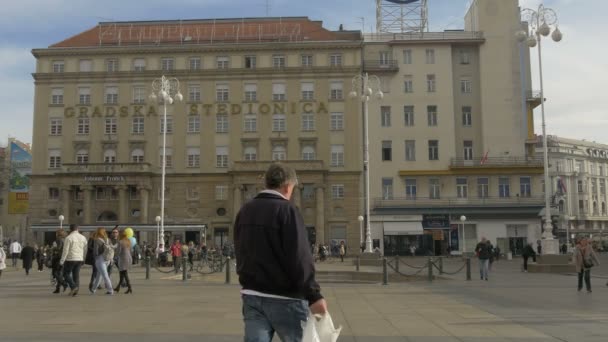 Pessoas Uma Praça Cidade — Vídeo de Stock