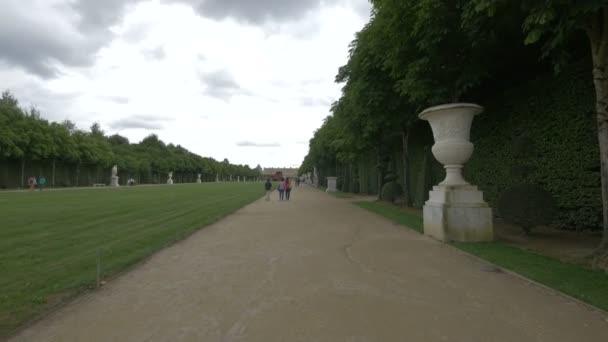 凡尔赛宫花园中的皇家走廊 旅行概念 — 图库视频影像