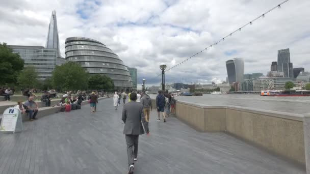 Turistas Beira Rio Londres — Vídeo de Stock