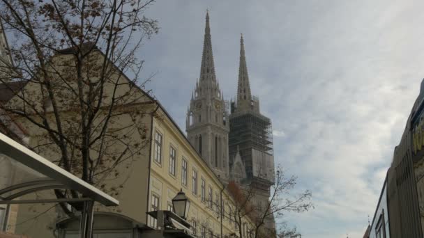 Die Türme Der Zagreber Kathedrale — Stockvideo