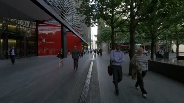 Άνθρωποι Περπατούν Περισσότερο Λονδίνο Place — Αρχείο Βίντεο