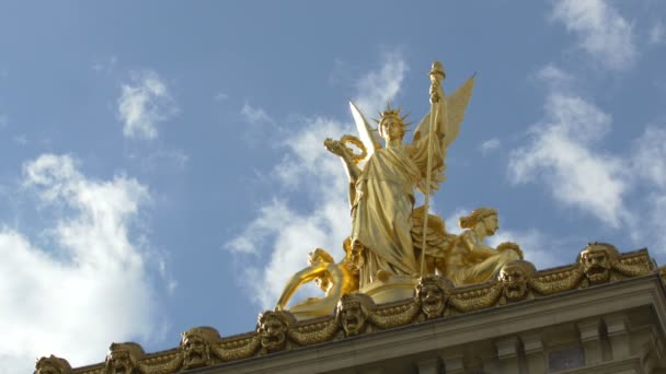 Gouden Engel Standbeeld Top Van Palais Garnier — Stockvideo