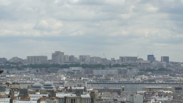 巴黎的城市景观在白天 — 图库视频影像