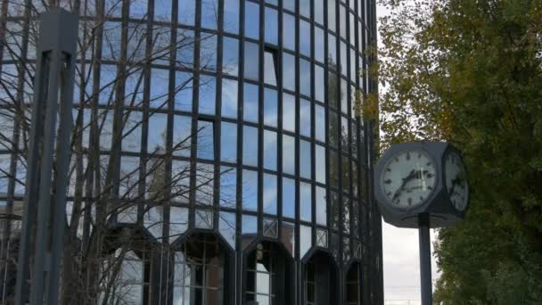 Street Clock Modern Building — Stock Video