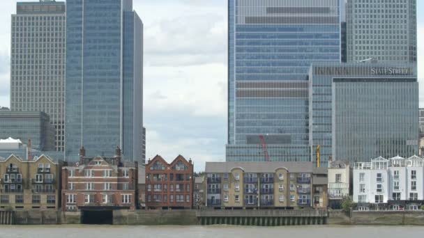 Нахил Будинків Набережній Лондон — стокове відео