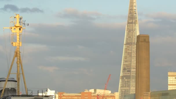 Inclinación Edificios Puentes Londres — Vídeos de Stock