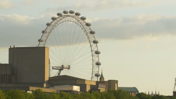 Μάτι Του Λονδίνου Φαίνεται Στο Βάθος — Αρχείο Βίντεο