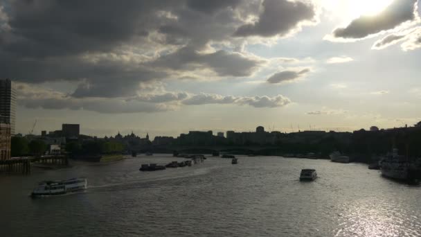 Лодки Плывущие Темзе Лондоне — стоковое видео