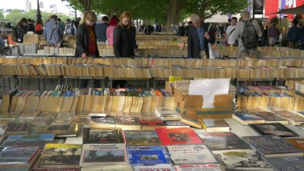 London Southbank Boekenmarkt — Stockvideo