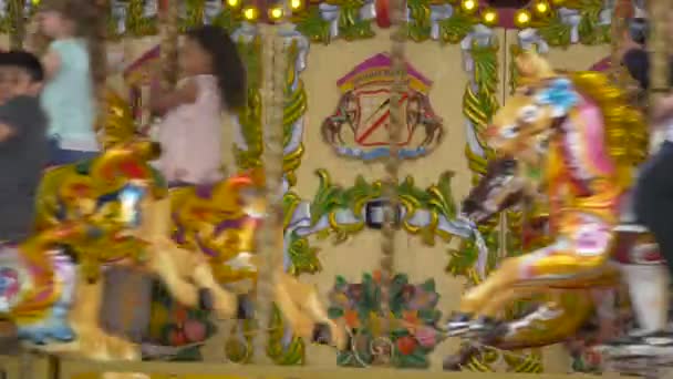 Дети Веселятся Красочной Свадьбе — стоковое видео