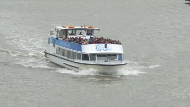 Paseo Turístico Barco Navegando Agua — Vídeo de stock