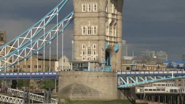 Londra Daki Tower Bridge Kulelerinden Biri — Stok video