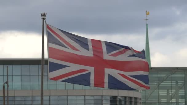 Großaufnahme Einer Englischen Flagge Die Wind Weht — Stockvideo