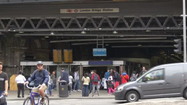 Multitud Estación London Bridge — Vídeos de Stock