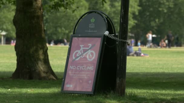 Ingen Cykelskylt Park — Stockvideo