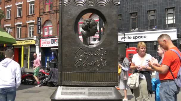 Agatha Christie Minnesmärke London — Stockvideo