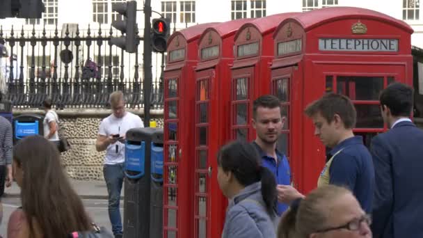 Londra Kırmızı Telefon Kulübeleri — Stok video