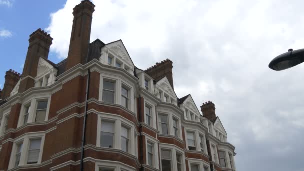 Low Angle Brick Buildings Londen — Stockvideo