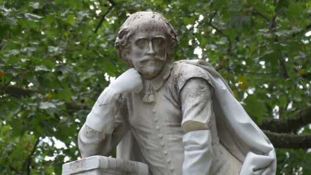 Primer Plano Estatua William Shakespeare — Vídeo de stock
