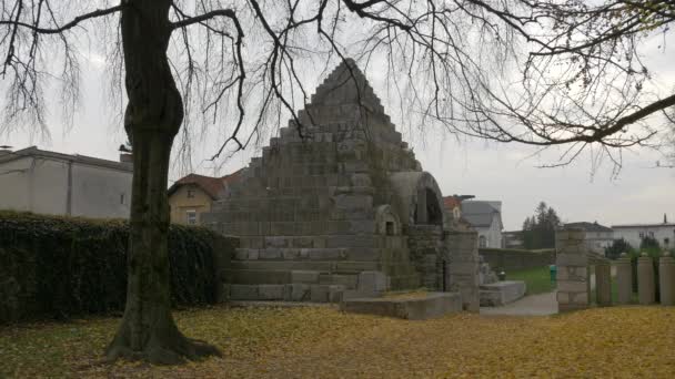 Pirâmide Pedra Liubliana — Vídeo de Stock