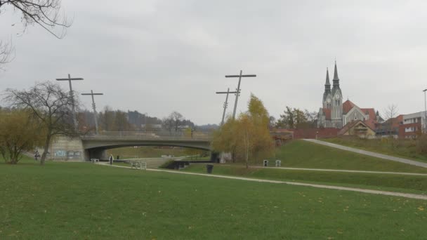 Park Ljubljanában Egy Felhős Napon — Stock videók