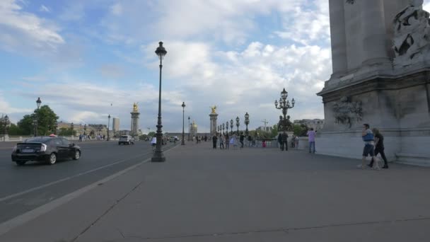 People Walking Cars Driving Pont Alexandre Iii — Stockvideo