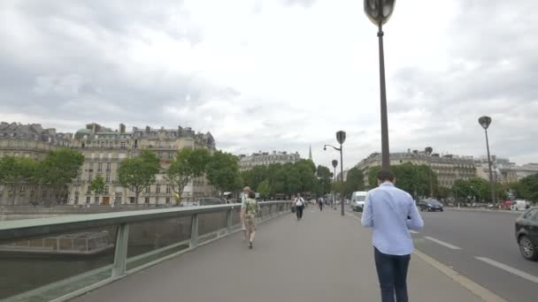 Gente Caminando Coches Conduciendo Pont Alma — Vídeos de Stock