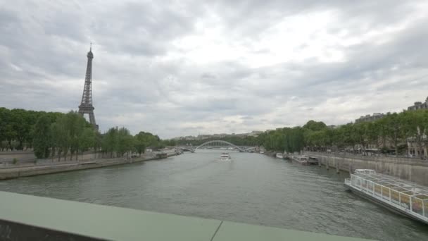 Río Sena Torre Eiffel Passarelle Debily — Vídeos de Stock