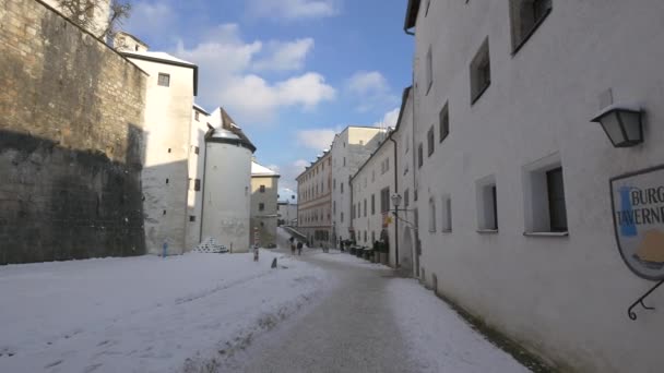 Sikátor Hohensalzburgi Erőd Falai Mentén — Stock videók