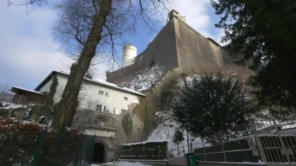 Nízký Úhel Pevnosti Hohensalzburg — Stock video