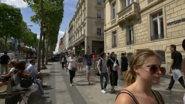 Caminhando Avenue Des Champs Elysees — Vídeo de Stock