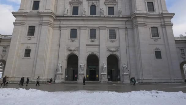 Der Eingang Des Salzburger Doms — Stockvideo