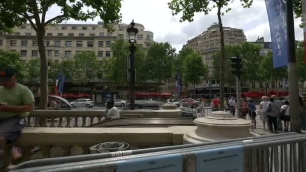 Vstup Stanici Metra Champs Elysees — Stock video