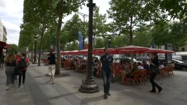 Madrigal Restaurant Champs Elysees — Stock Video