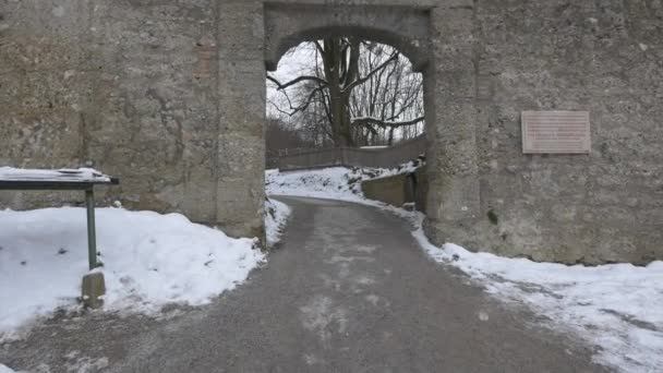 城堡周围的小巷 — 图库视频影像