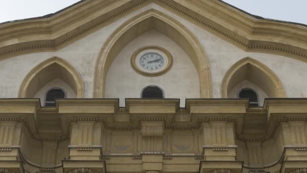 Relógio Igreja Santíssima Trindade — Vídeo de Stock