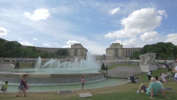 华沙之泉和Chaillot宫 — 图库视频影像
