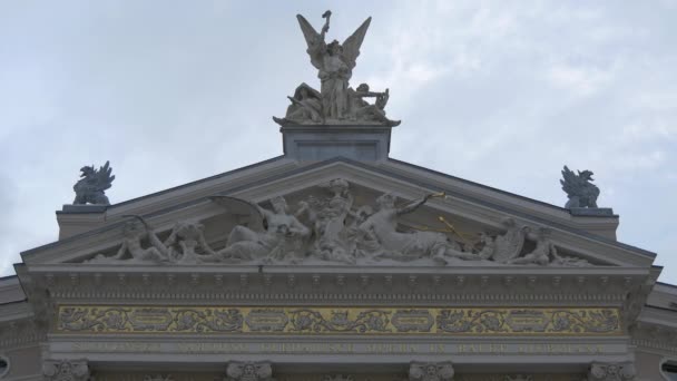 Blick Auf Pediment Und Skulpturen — Stockvideo