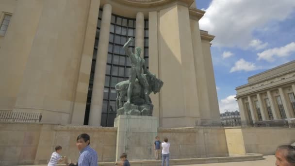 Statua Herkulesa Ujarzmiająca Żubra — Wideo stockowe