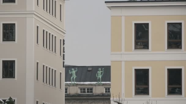 Statues Cuivre Sur Toit — Video