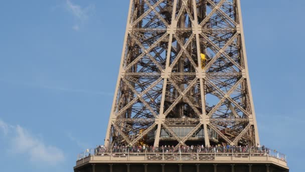 Fahrstuhl Fährt Eiffelturm Nach Unten — Stockvideo