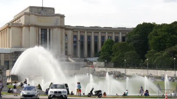 ワルシャワの泉とパリのシャイロ宮 — ストック動画