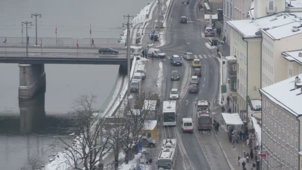 Wysoki Kąt Jazdy Samochodów Autobusów Ulicy — Wideo stockowe