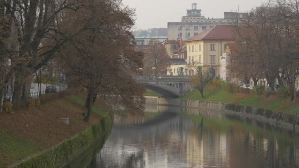 Rzeka Ljubljanica Jesienią — Wideo stockowe