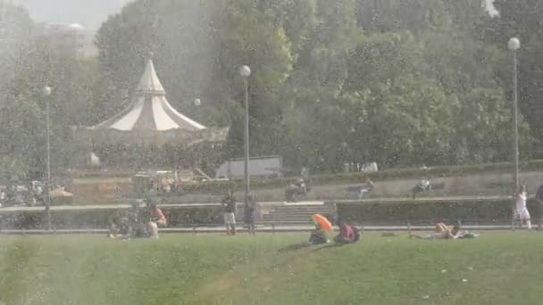 Carrousel Tour Eiffel Seen Water Drops — Stock Video