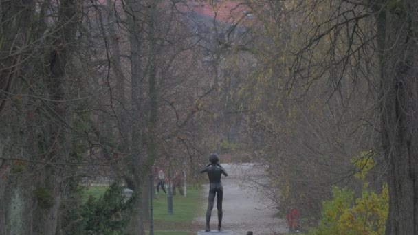 Escultura Parque — Vídeo de stock